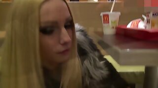 Skanky stepsis ຢ່າງວ່ອງໄວໄດ້ຮັບການຕິດ cock ລາວ
